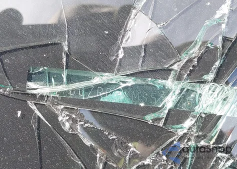 2021 Toyota Highlander Xle z USA, uszkodzony, nr VIN 5TDGZRBHXMS530751